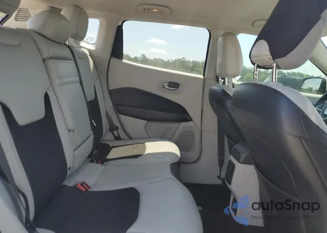 2017 Jeep Compass Latitude z USA, uszkodzony, nr VIN 3C4NJDBB7HT680535